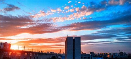 奔跑吧麻辣烫加盟费用贵不贵，加盟奔跑吧麻辣烫开店城市应该如何选择